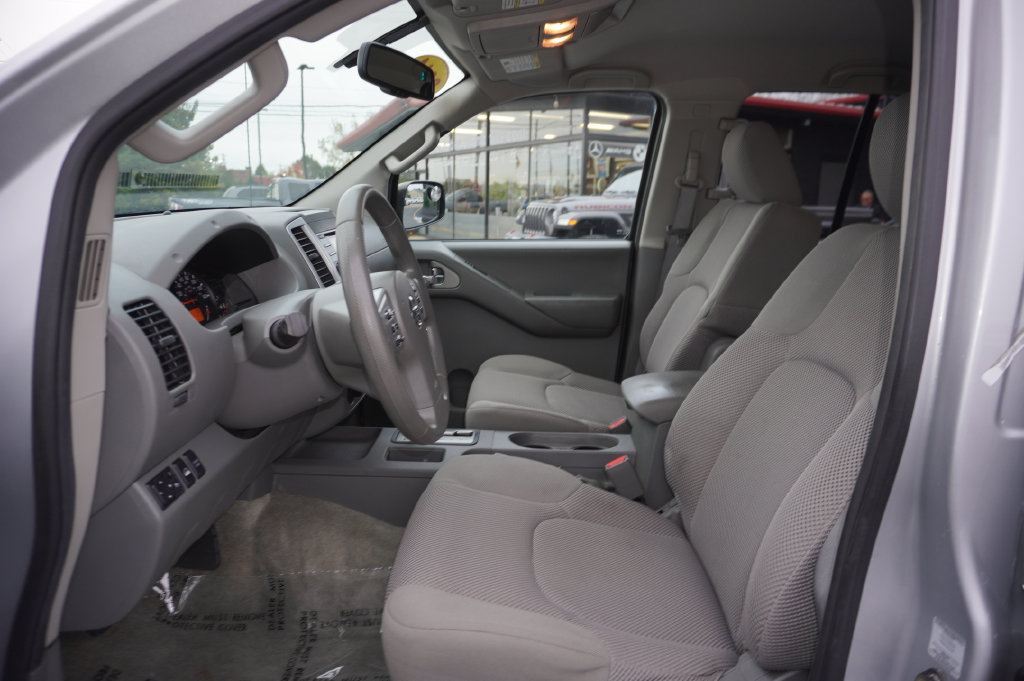Used 2014 Nissan Frontier SV w/ SV Value Truck Package AWD/4WD image 22