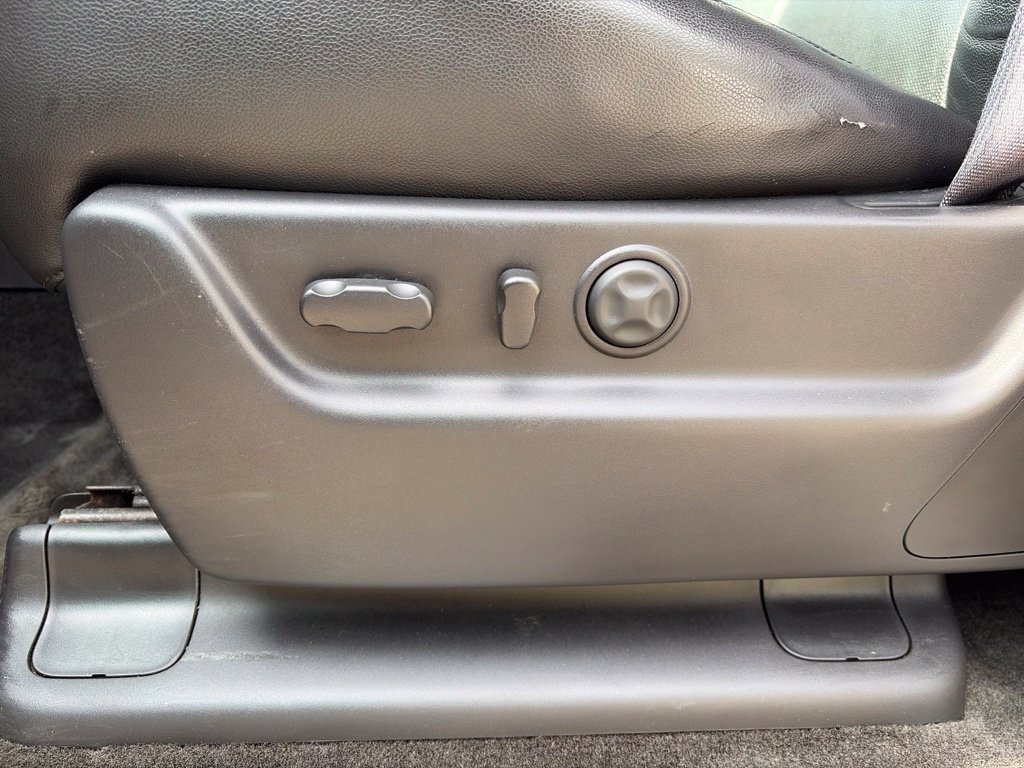 Used 2013 Chevrolet Avalanche LTZ AWD/4WD image 24