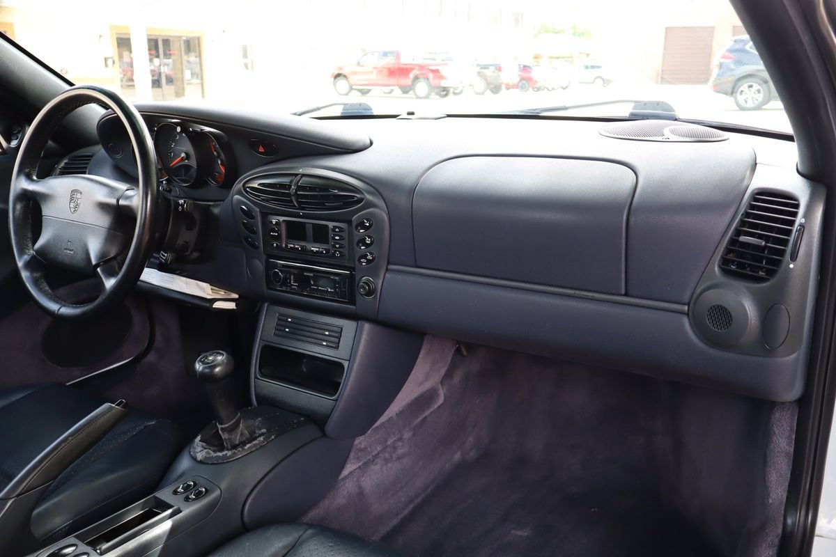 Used 1999 Porsche Boxster RWD image 31