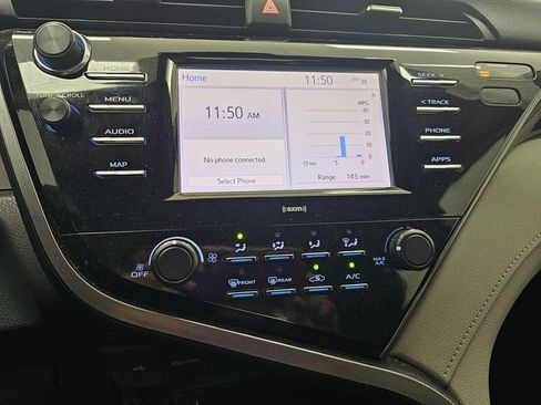 Used 2020 Toyota Camry LE image 10