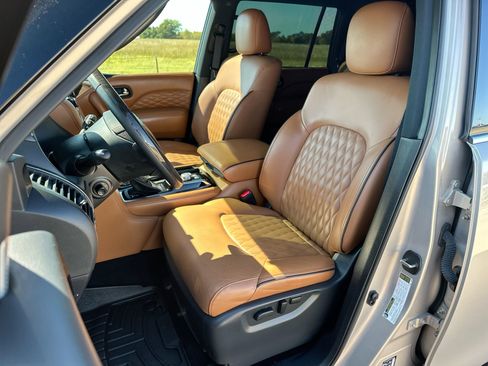 Used 2024 INFINITI QX80 Sensory image 11