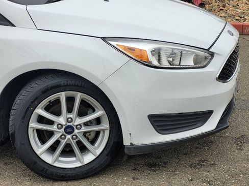 Used 2018 Ford Focus SE image 3