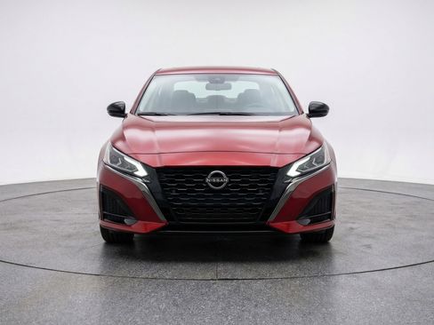 Used 2025 Nissan Altima 2.5 SV FWD image 2