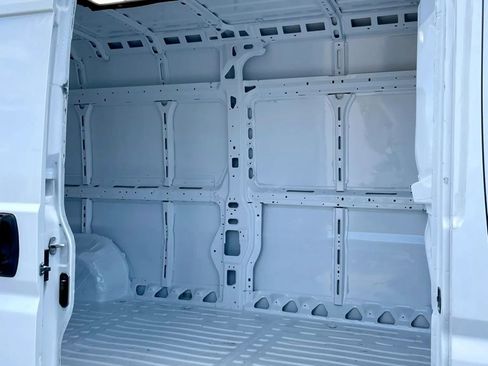 Used 2023 RAM ProMaster 3500 w/ Convenience Group FWD image 9