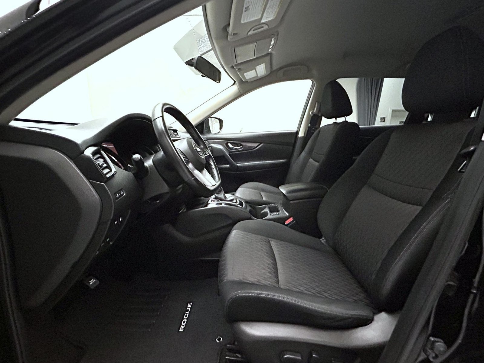 Used 2018 Nissan Rogue SV AWD/4WD image 10