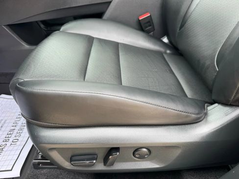 Used 2025 Nissan Rogue SV w/ SV Premium Package image 24