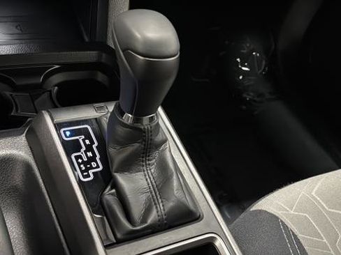 Used 2022 Toyota Tacoma TRD Off-Road image 11