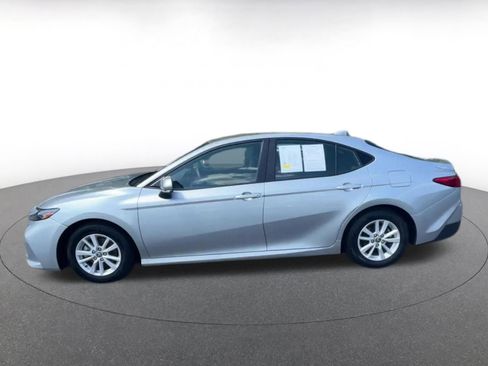Used 2025 Toyota Camry LE image 9