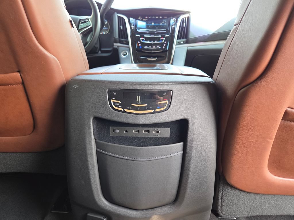 Used 2020 Cadillac Escalade Premium Luxury AWD/4WD image 6