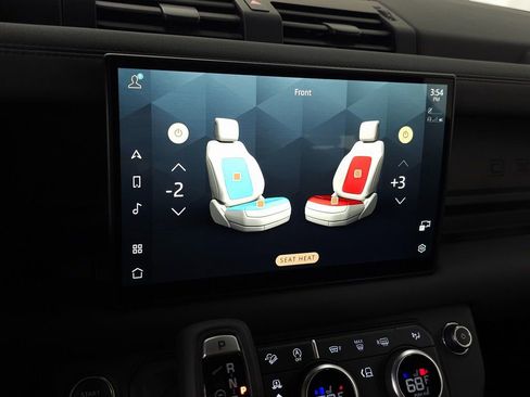 Used 2025 Land Rover Defender 110 X-Dynamic SE image 32