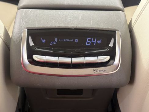 Used 2021 Cadillac XT6 Premium Luxury FWD image 18