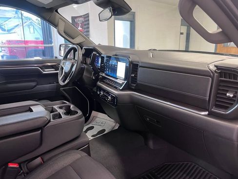 Used 2022 Chevrolet Silverado 1500 LT image 39