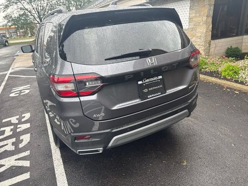 Used 2023 Honda Pilot Touring image 8