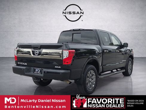 Used 2017 Nissan Titan Platinum Reserve w/ Off-Road Package AWD/4WD image 5