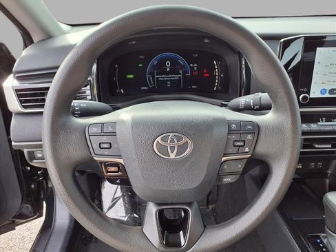 Used 2025 Toyota Camry Hybrid image 13