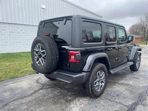 Used 2024 Jeep Wrangler Sahara w/ Safety Group image 13