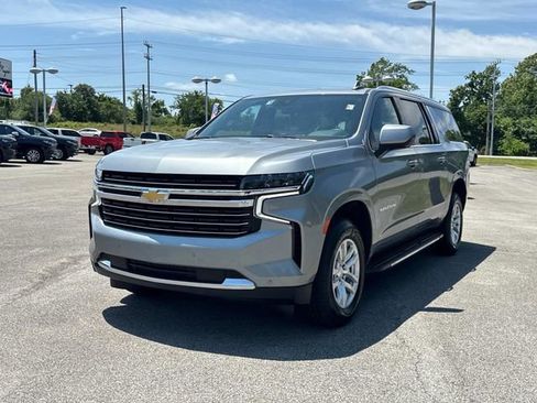 Used 2024 Chevrolet Suburban LT AWD/4WD image 8