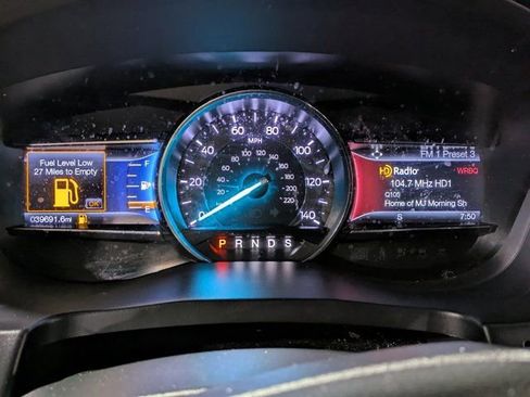 Used 2017 Ford Explorer Limited image 23