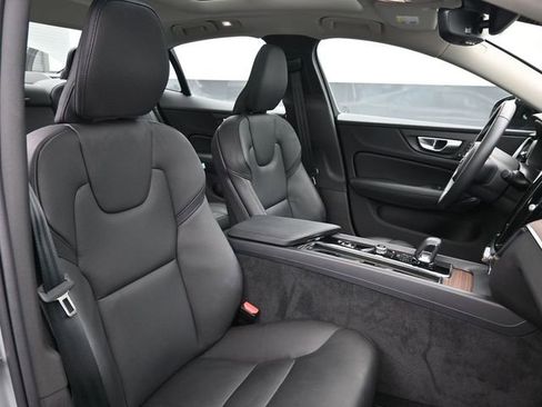 Used 2025 Volvo S60 B5 Plus image 29