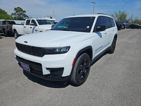 Used 2021 Jeep Grand Cherokee L Laredo image 3