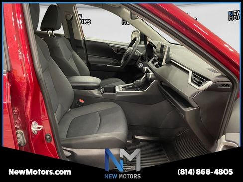 Used 2024 Toyota RAV4 LE AWD/4WD image 15