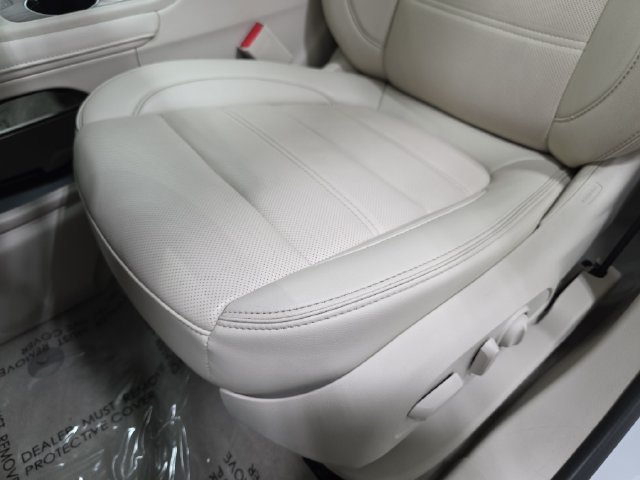 Used 2021 GMC Acadia Denali w/ Denali Technology Package AWD/4WD image 27