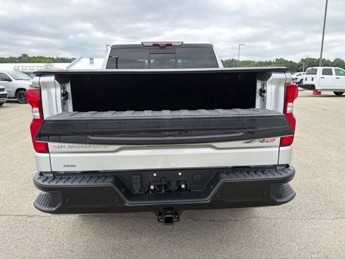 Used 2022 Chevrolet Silverado 1500 ZR2 w/ Technology Package AWD/4WD image 12