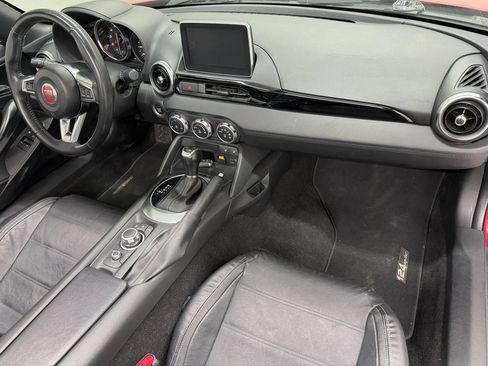 Used 2017 FIAT 124 Spider Lusso RWD image 10