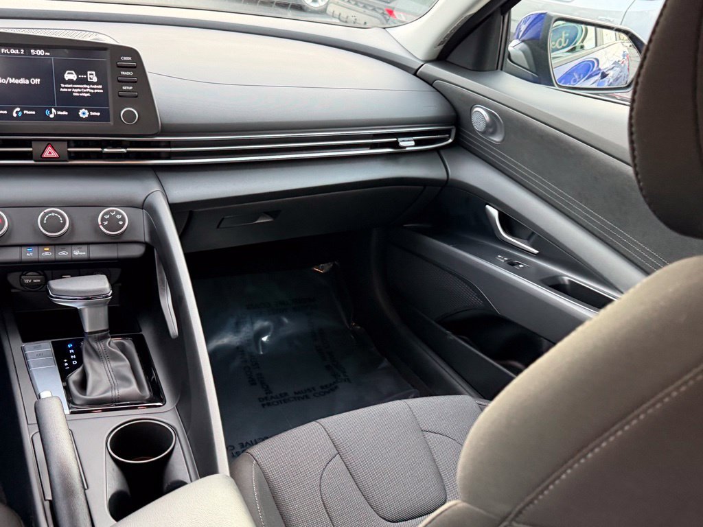 Used 2025 Hyundai Elantra SE FWD image 19