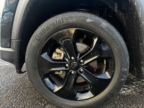 Used 2020 Jeep Compass Latitude image 9