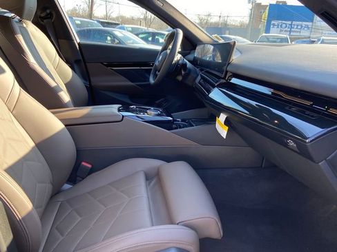 Used 2025 BMW 530i xDrive image 25