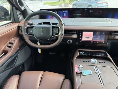 New 2026 Lincoln Navigator Reserve AWD/4WD image 26