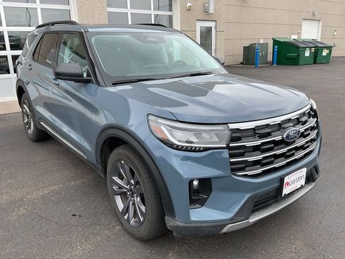 Used 2025 Ford Explorer Active w/ Active Comfort Package AWD/4WD image 3