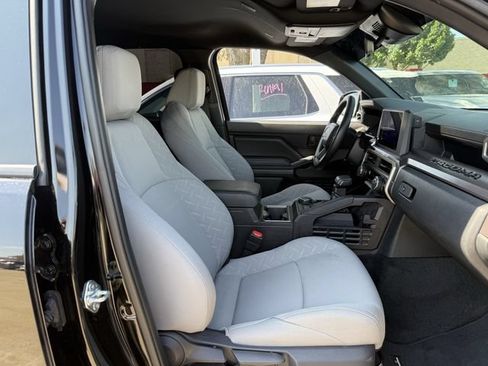 Used 2025 Toyota Tacoma SR5 AWD/4WD image 30