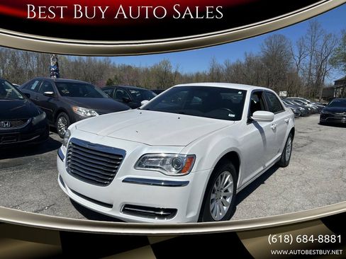 Used 2011 Chrysler 300 RWD image 1