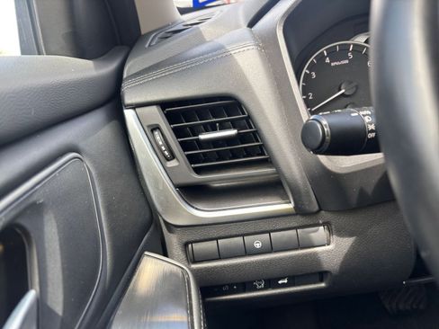 Used 2025 Nissan Rogue SV FWD image 36