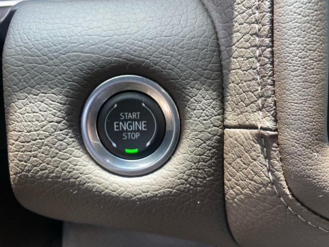 Used 2024 GMC Yukon XL Denali AWD/4WD image 31