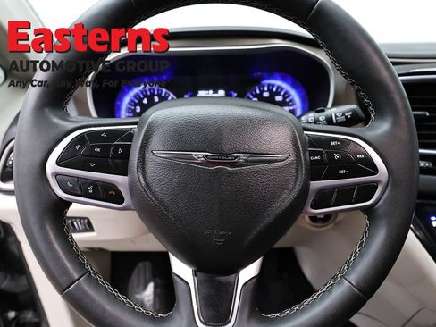 Used 2022 Chrysler Voyager LX FWD image 10