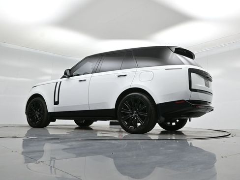 Used 2025 Land Rover Range Rover SE image 46