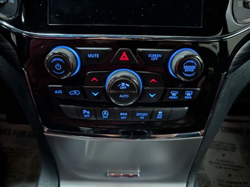 Used 2022 Jeep Grand Cherokee Laredo X image 18