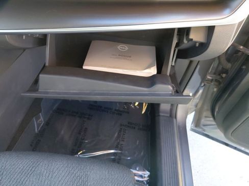 Used 2024 Nissan Rogue SV image 16