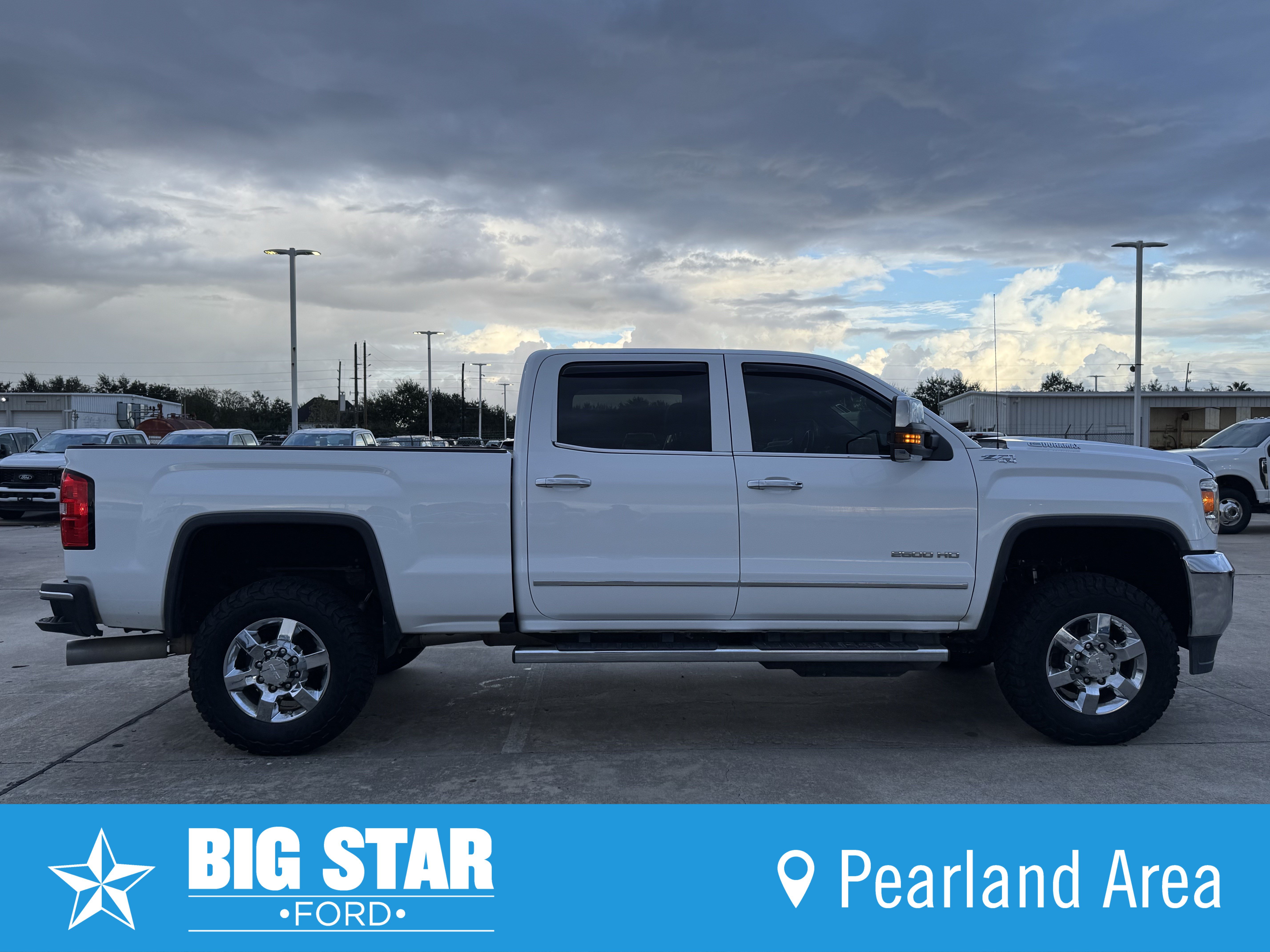 Used 2017 GMC Sierra 2500 SLT w/ Duramax Plus Package AWD/4WD image 6
