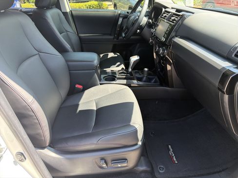 Certified 2022 Toyota 4Runner TRD Off-Road Premium w/ Moonroof Package AWD/4WD image 24