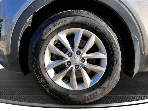 Used 2018 Kia Sorento LX image 32