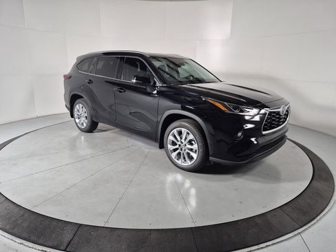 New 2026 Toyota Highlander Limited image 7