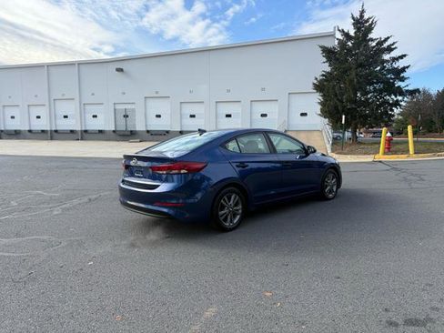 Used 2017 Hyundai Elantra SE image 4