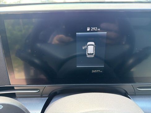 Used 2025 Hyundai Kona SEL image 2