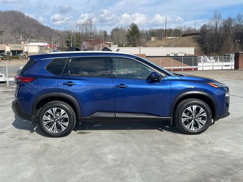 Used 2021 Nissan Rogue SV w/ Premium Package image 2