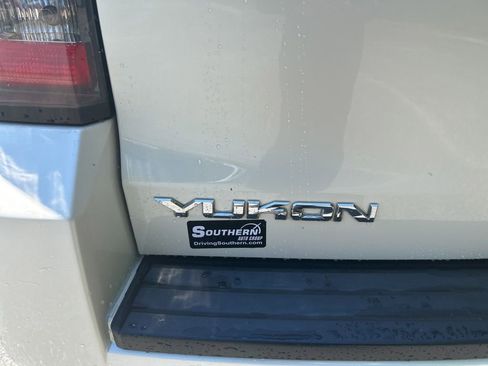 Used 2015 GMC Yukon SLT w/ Open Road Package AWD/4WD image 10