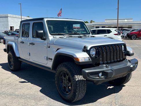 Used 2023 Jeep Gladiator Sport AWD/4WD image 3